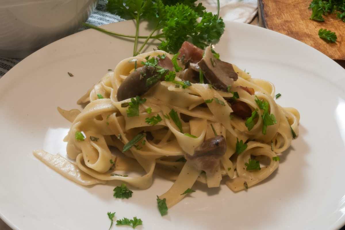tagliatelle con funghi