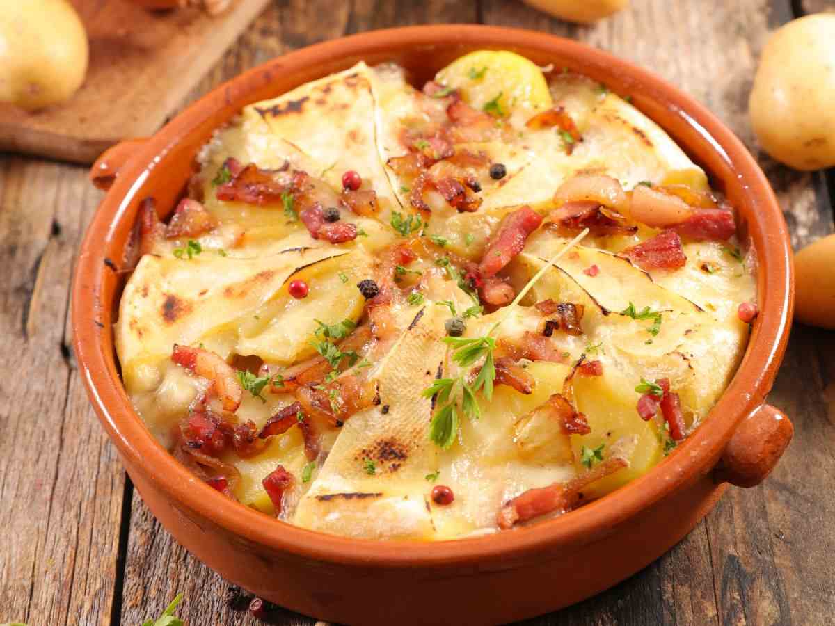 terrina con patate al forno e formaggio fuso