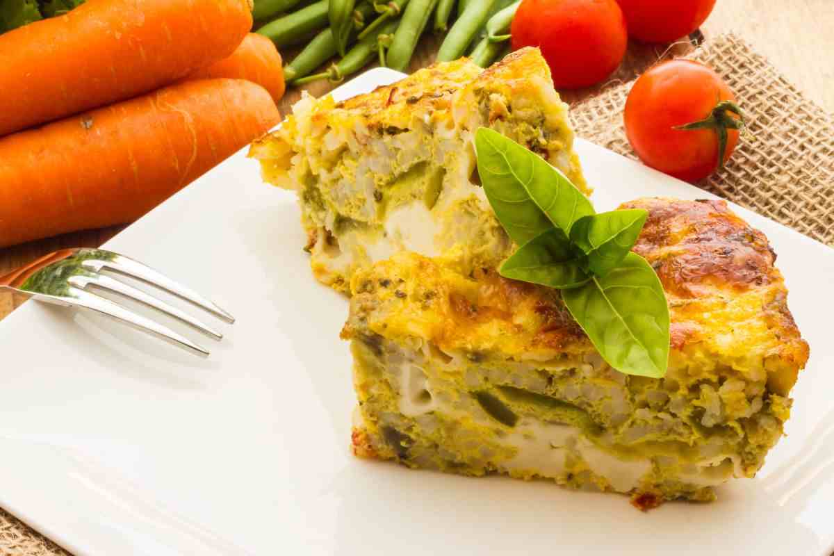 fette di torta salata in un piatto