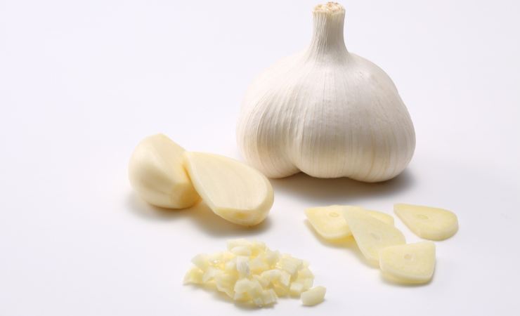 aglio tagliato