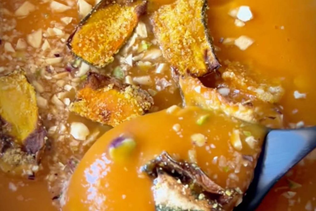 vellutata zucca con vari ingredienti
