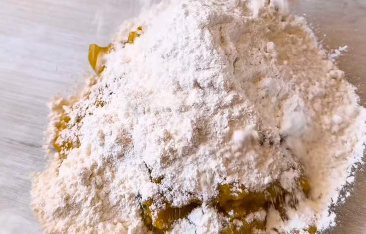 ciotola con zucca e vari ingredienti