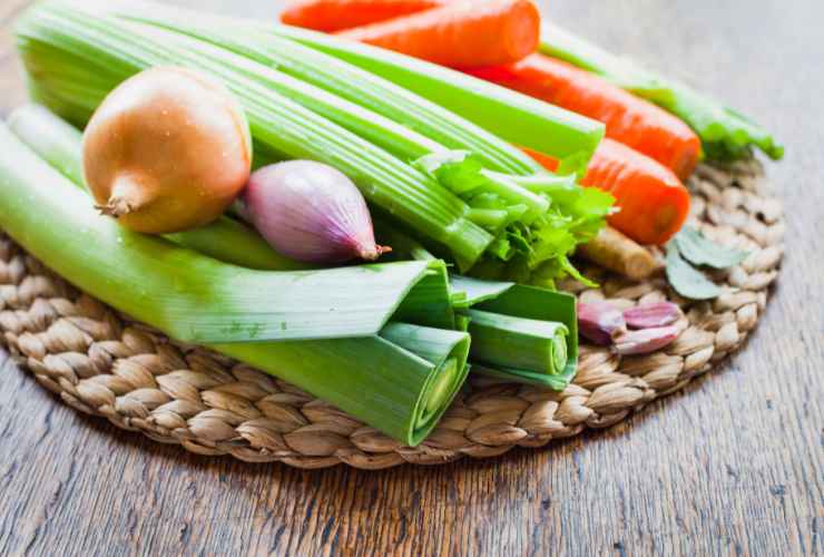 Brodo vegetale come riusare le verdure per evitare sprechi - ButtalaPasta.it 