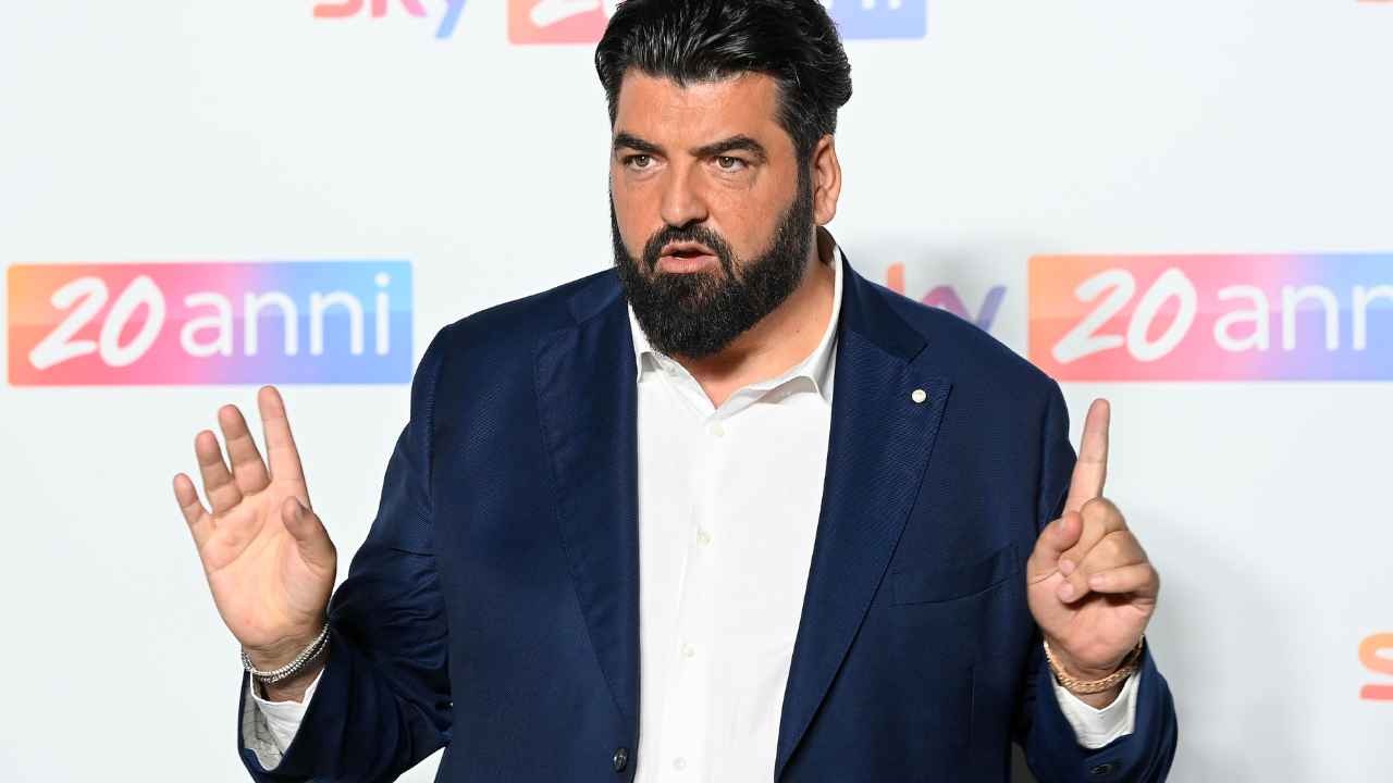 Cannavacciuolo è tornato con il suo panettone, ma quanto costa nel 2025?