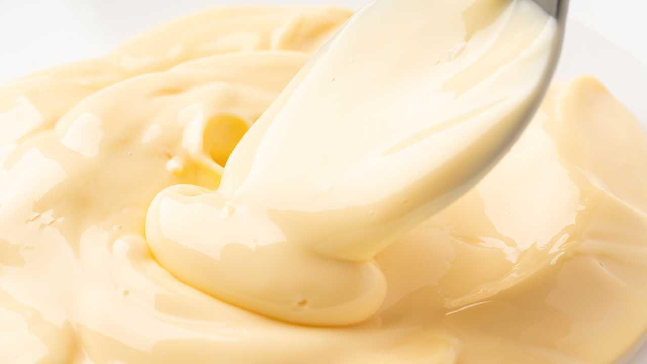 Maionese sì ma senza stress, metto sempre uova ma non tempo la salmonella: la ricetta