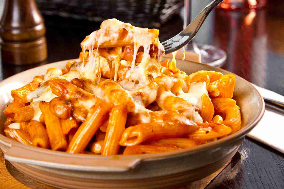 Pasta al sugo con zucchine