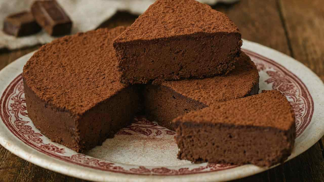 Torta al cioccolato con 3 ingredienti e senza forno - ButtalaPasta.it