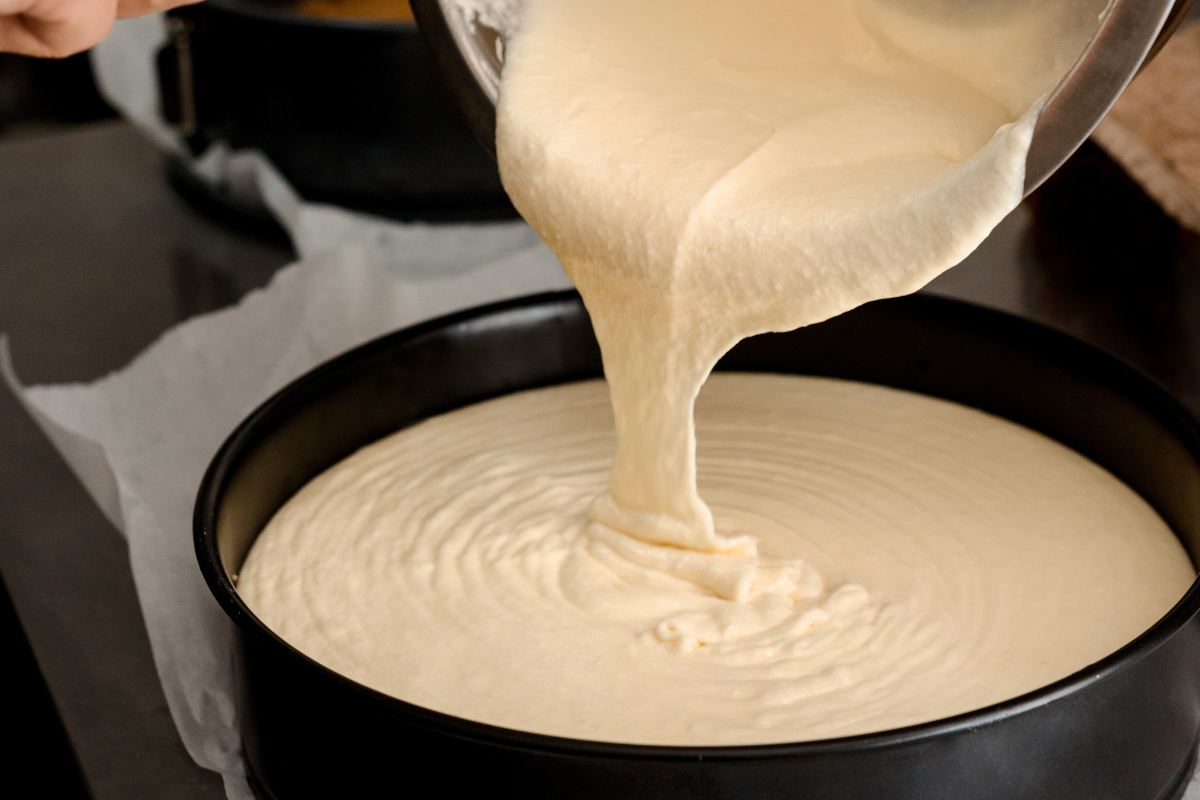 versare besciamella in una pirofila