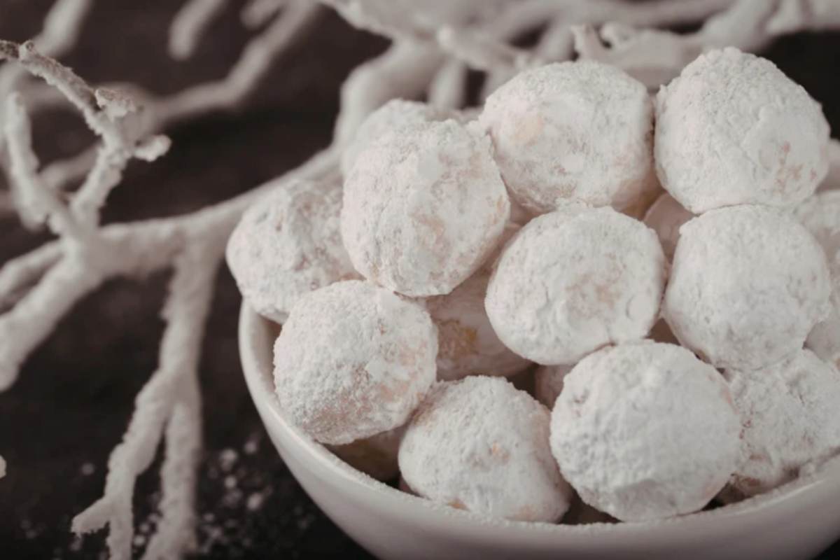 biscotti ricoperti di zucchero a velo