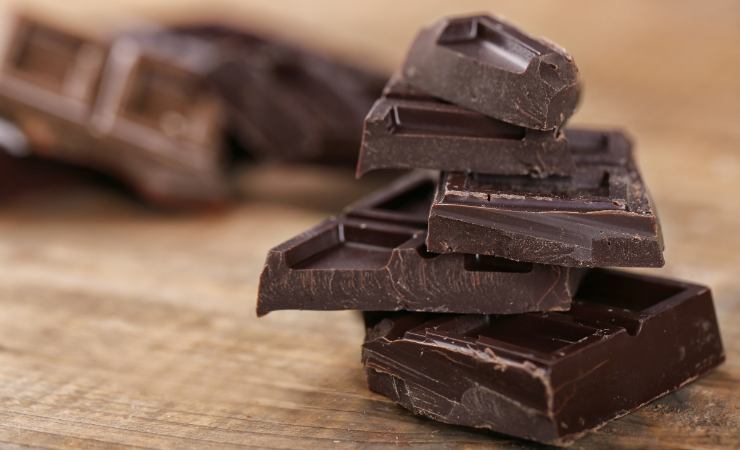 quadratini di cioccolato fondente