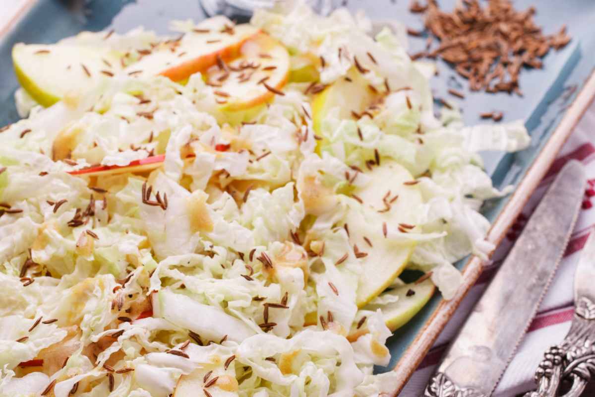 insalata di cavolo cappuccio e mele