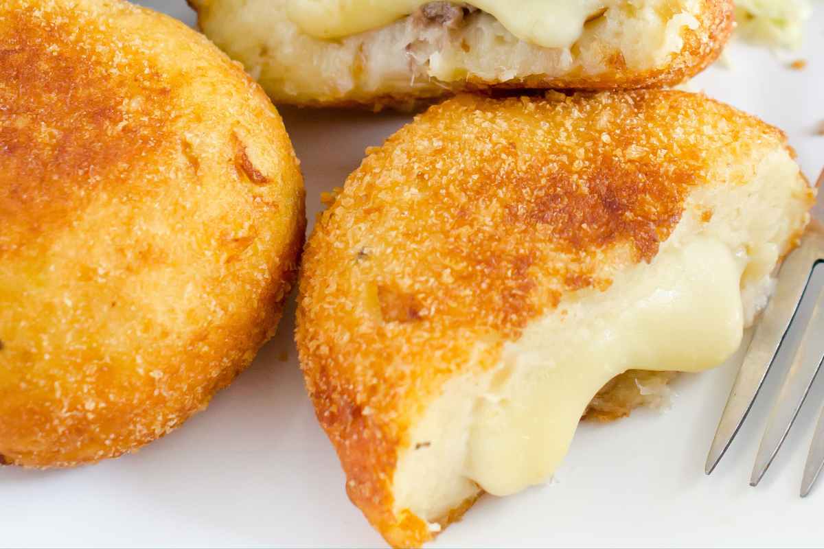 cotolette di patate ripiene di formaggio