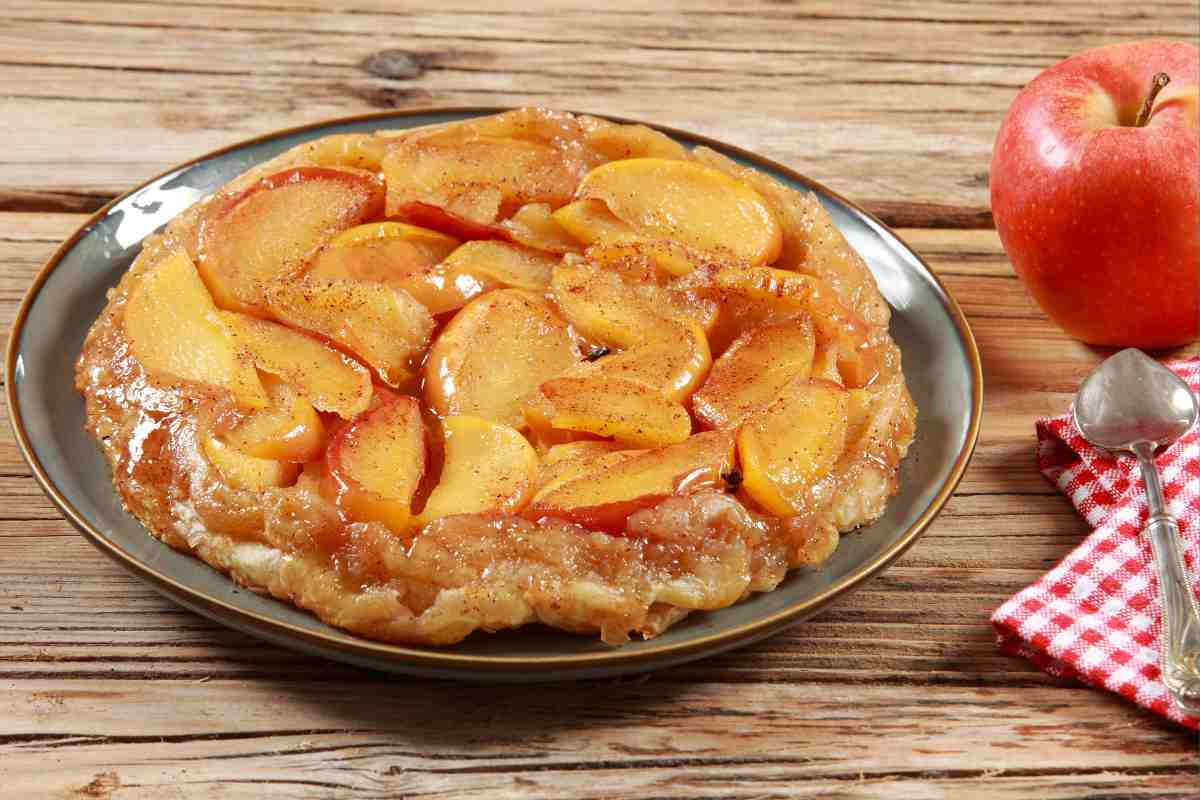 Con 3 mele e una padella preparo il dolce tipico delle trattorie fiorentine: povero povero, ma golosissimo