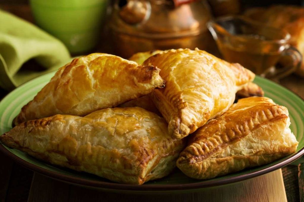 piatto con fagottini sfoglia