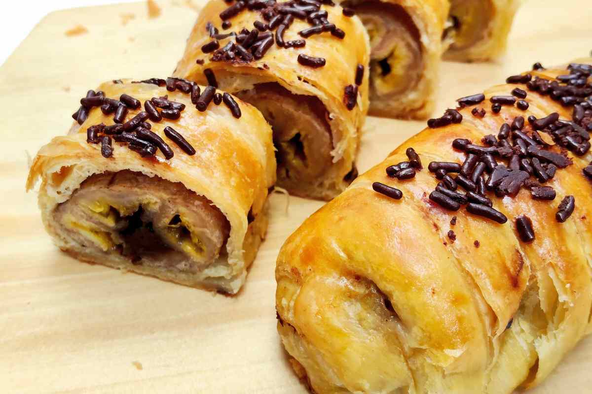 girelle di pasta sfoglia con banane e cioccolato
