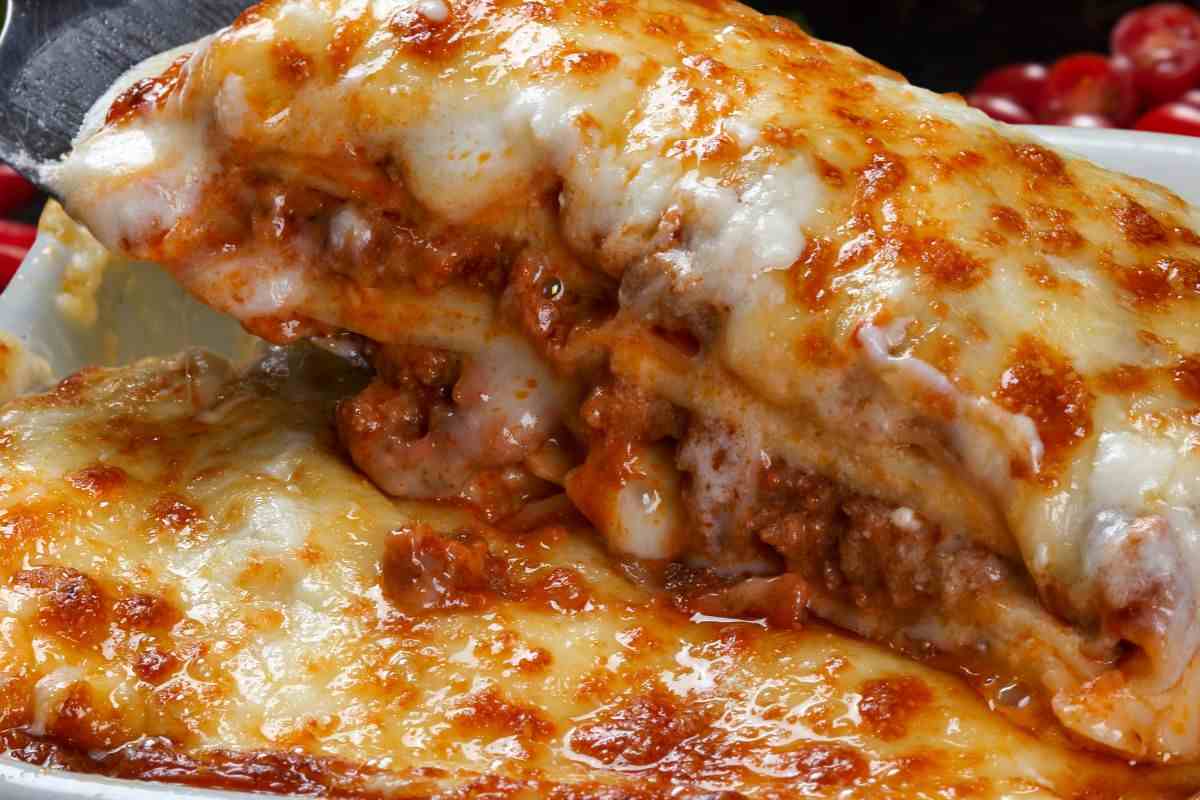 porzione di lasagna al sugo