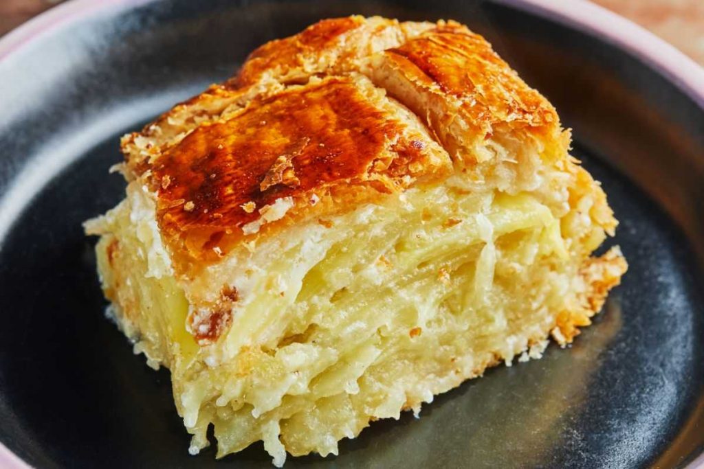 piatto con multisfoglia di patate e provola