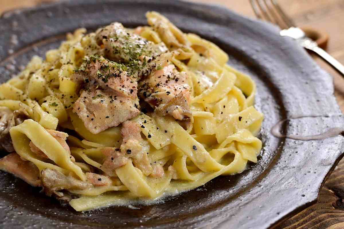 fettuccine salmone panna e gorgonzola