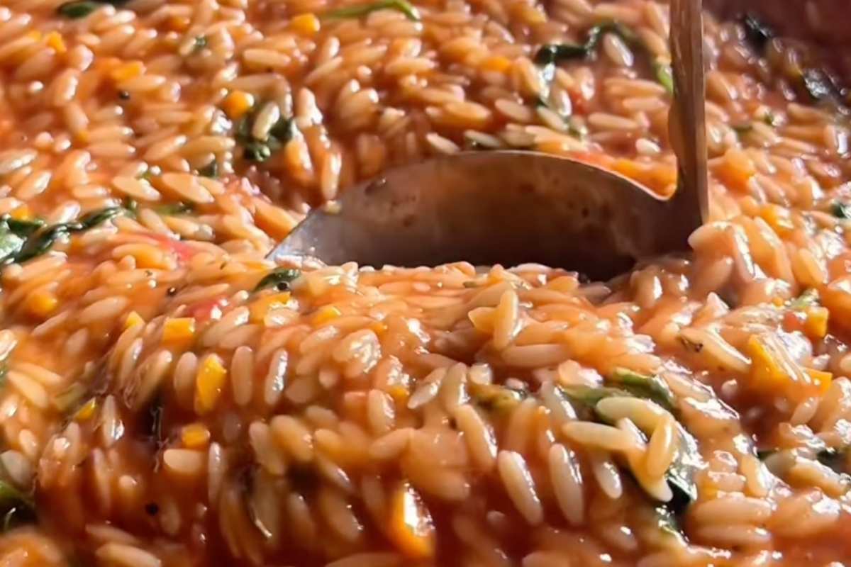 pastina cremosa con mestolo