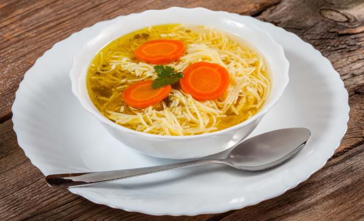 spaghetti spezzati in brodo
