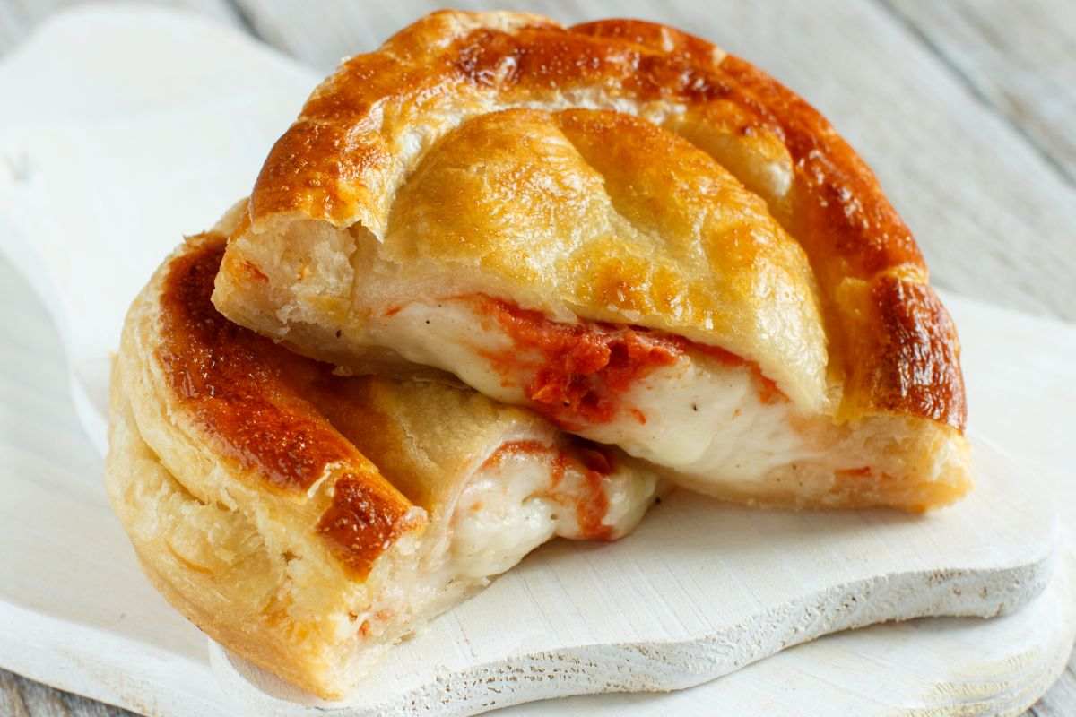 pizzette ripiene divise a metà