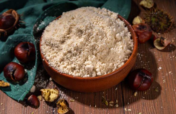 Farina di gnocchi in una ciotola