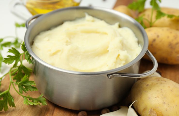 Purea di patate in un pentolino