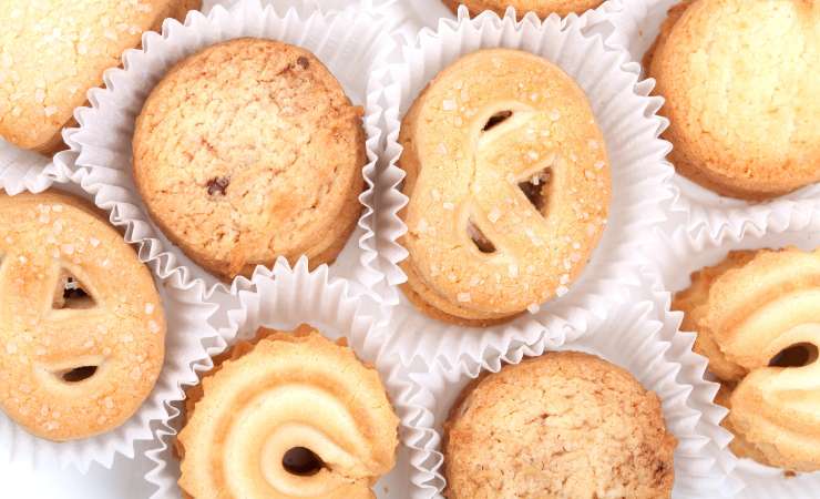 biscotti di pasta frolla nei pirottini di carta