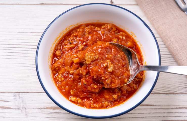 Ragù di carne in un piatto