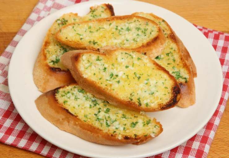 crostini all'aglio con erbe aromatiche