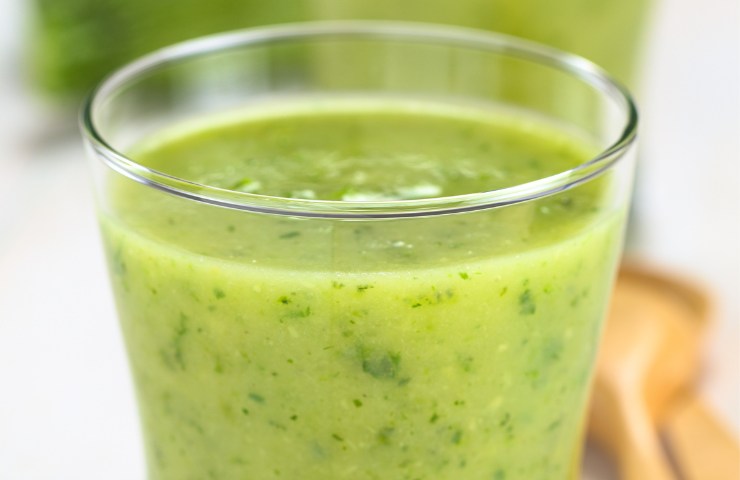 Crema di zucchine in un bicchiere