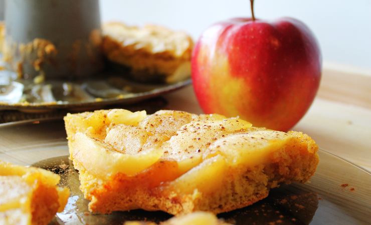 fetta di frittata di mele