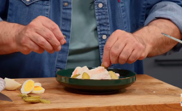 Luca Pappagallo prepara insalata capricciosa