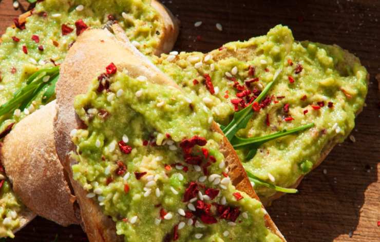bruschette con mousse di avocado