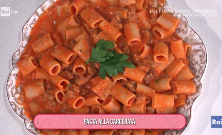 pasta pomodoro panna e salsiccia