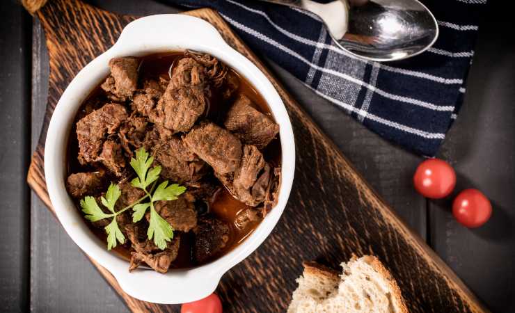 scodella con spezzatino di carne