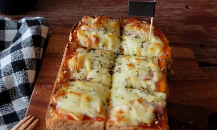 pizza fatta con il pane duro