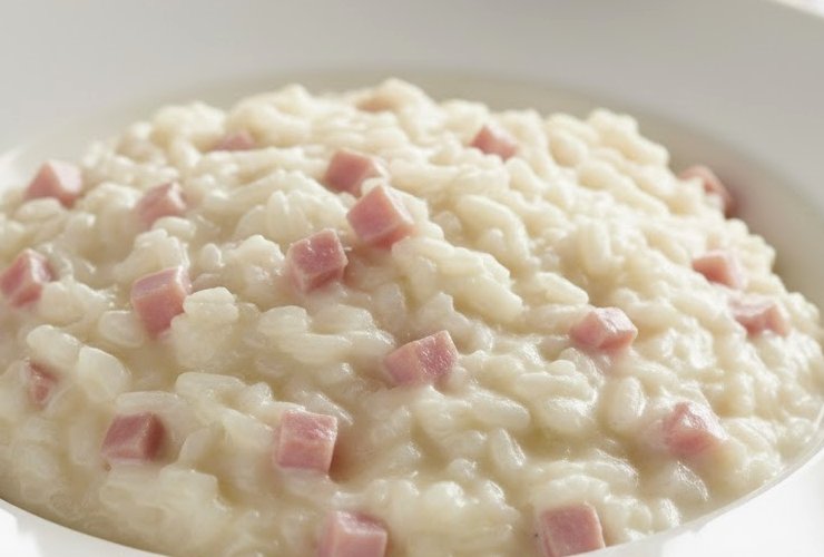 risotto cremoso con panna e prosciutto