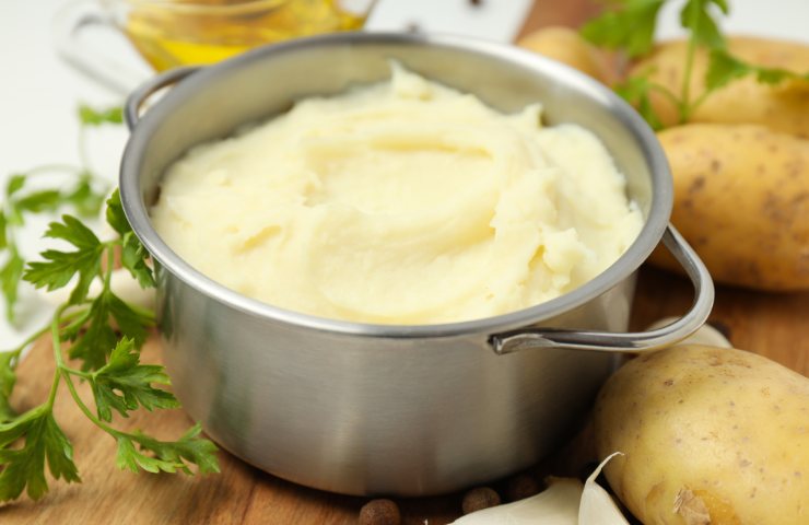 Purea di patate in un pentolino