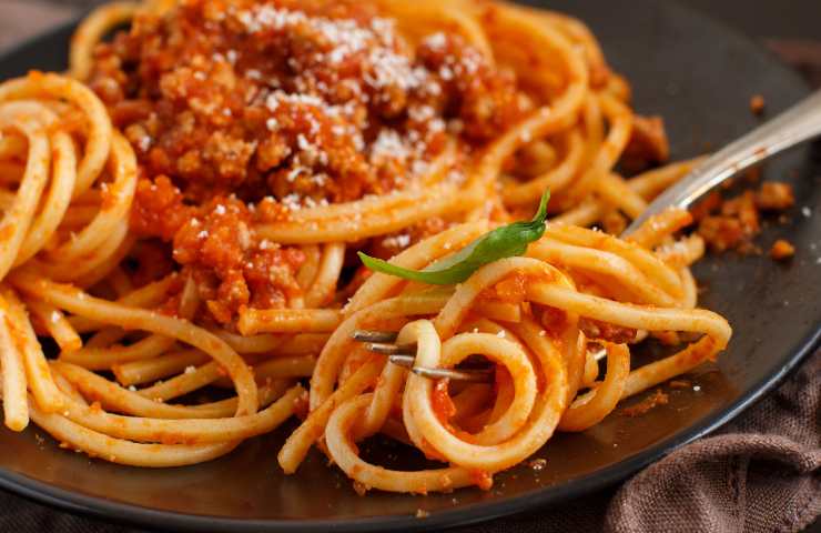 Un piatto di spaghetti alla bolognese