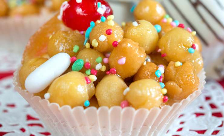 pirottino di carta con struffoli
