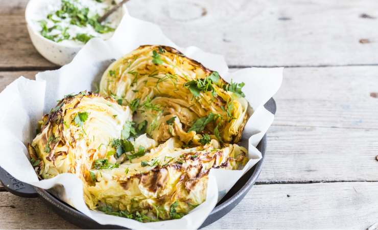 piatto con verza croccante