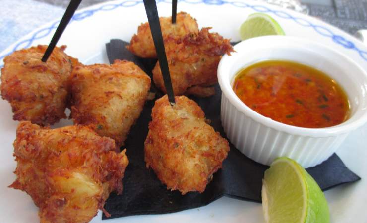 frittelle di baccalà con salsa