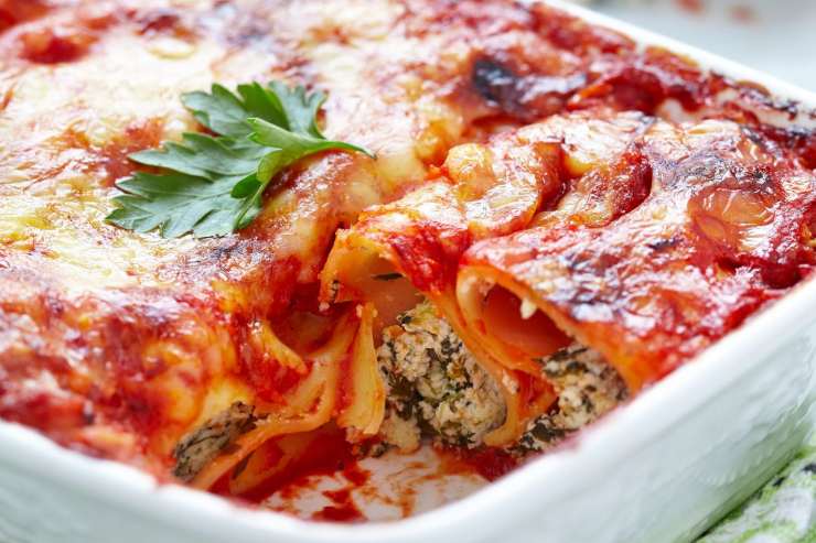 teglia con cannelloni