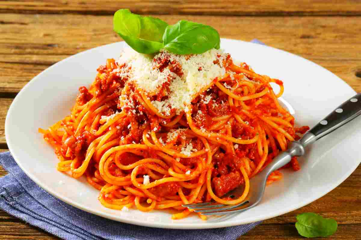 Spaghetti alla bolognese in un piatto
