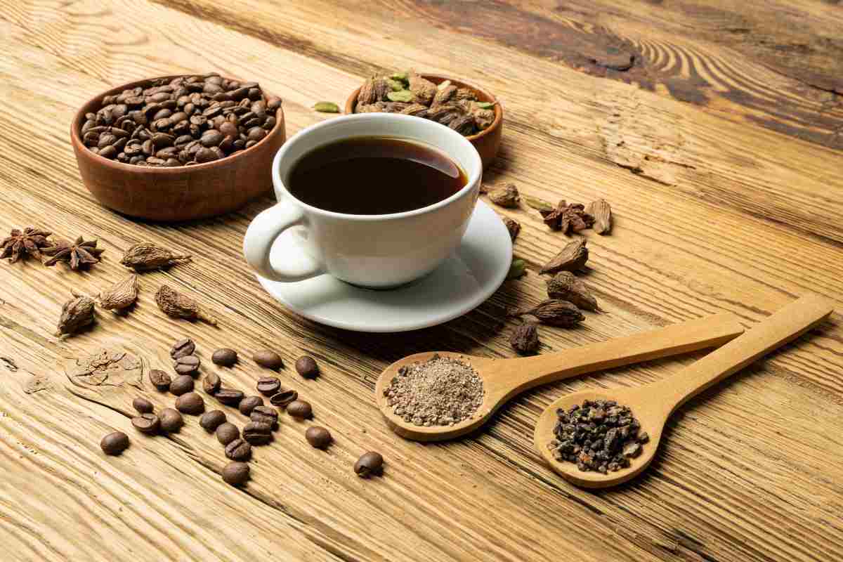 tazzina di caffè e cardamomo