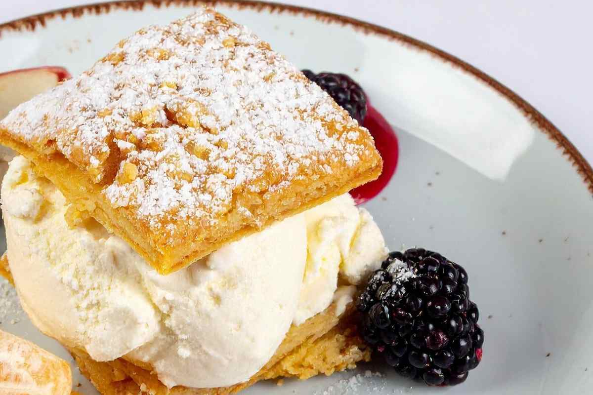 dolcetto di pasta sfoglia ripieni di crema chantilly