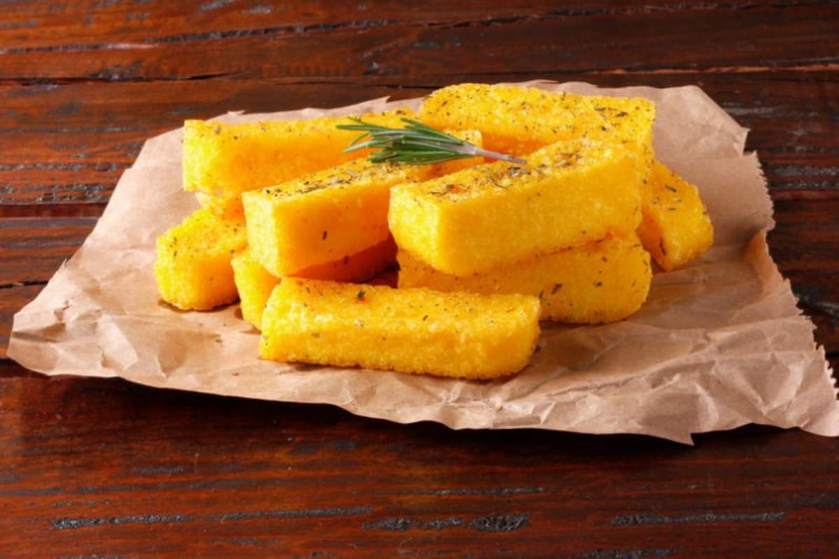 stick di polenta su carta del pane