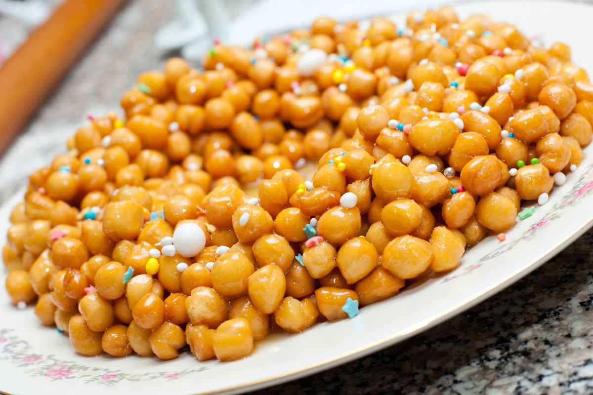 piatto di struffoli