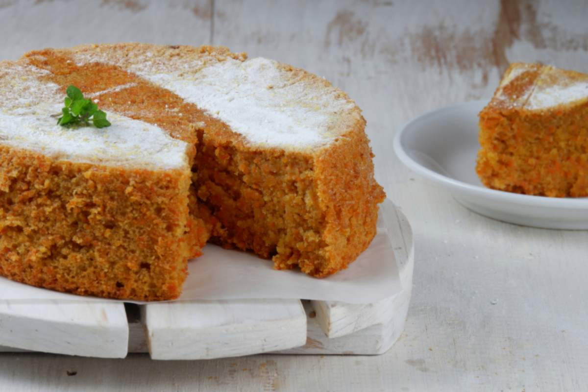torta camilla con fetta tagliata